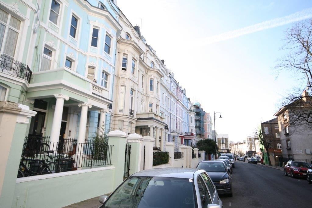 2 bed flat to rent in Colville Terrace, London W11, £2,400 pcm