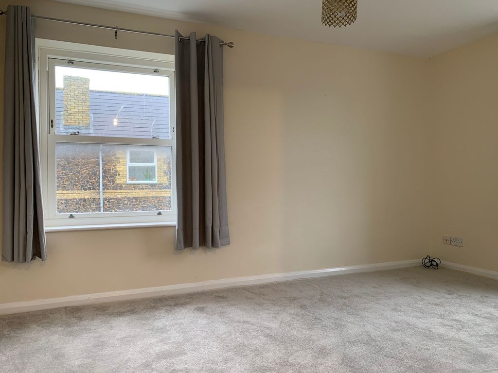 2 bed flat to rent in St. Mildreds Road, Westgate-On-Sea CT8, £1,050 pcm