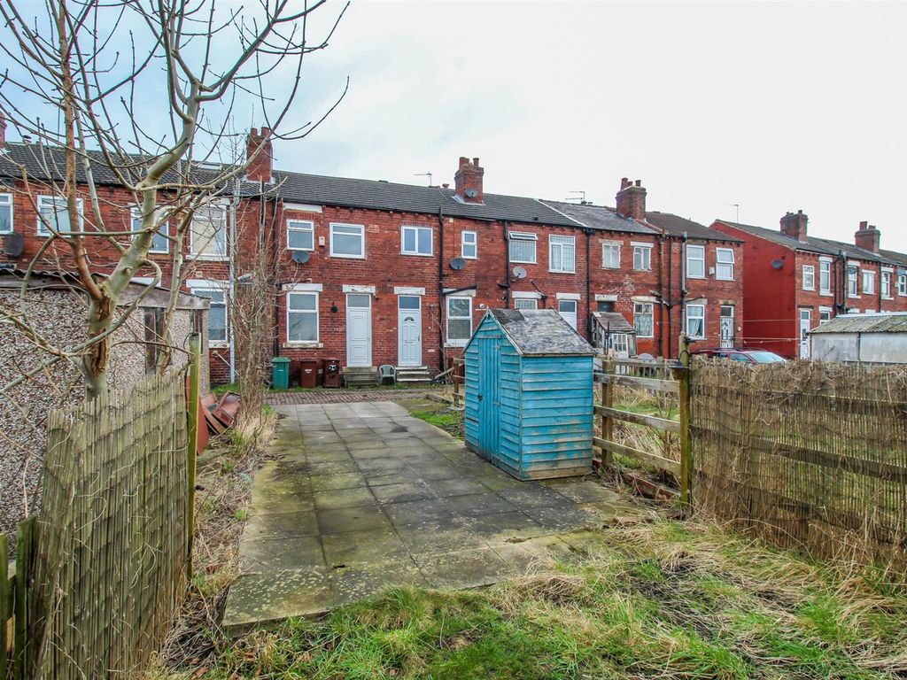 2 bed terraced house for sale in Aberford Road, Stanley, Wakefield WF3, £145,000