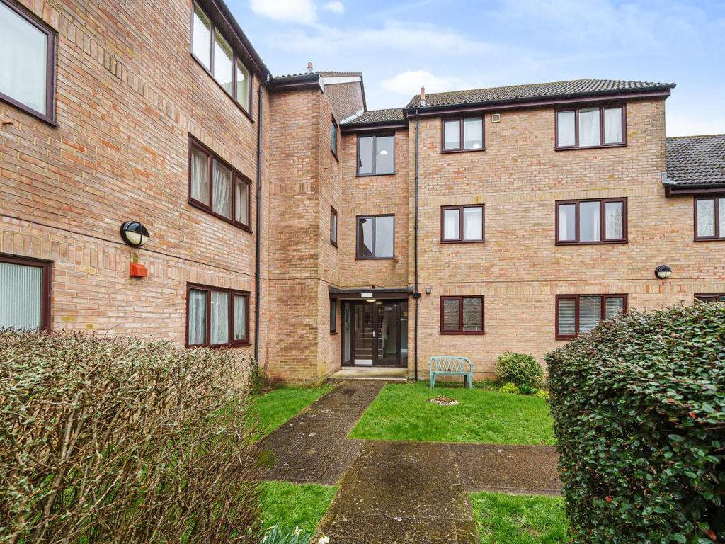 1 bed flat for sale in Oakhill Close, Chandler