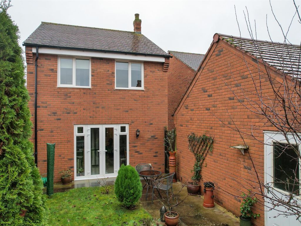 3 bed detached house for sale in Marigold Road, Stratford-Upon-Avon CV37, £385,000