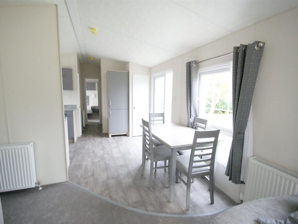 2 bed mobile/park home for sale in Cathedral View, Newark Road, Lincoln LN5, £62,000