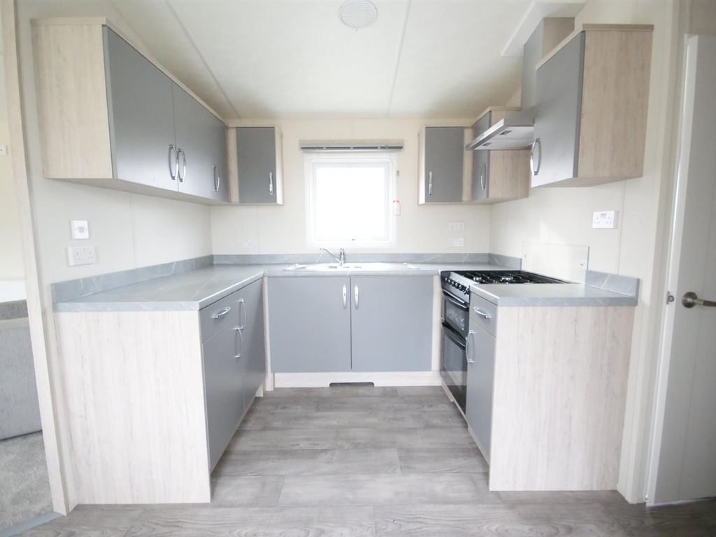 2 bed mobile/park home for sale in Cathedral View, Newark Road, Lincoln LN5, £62,000