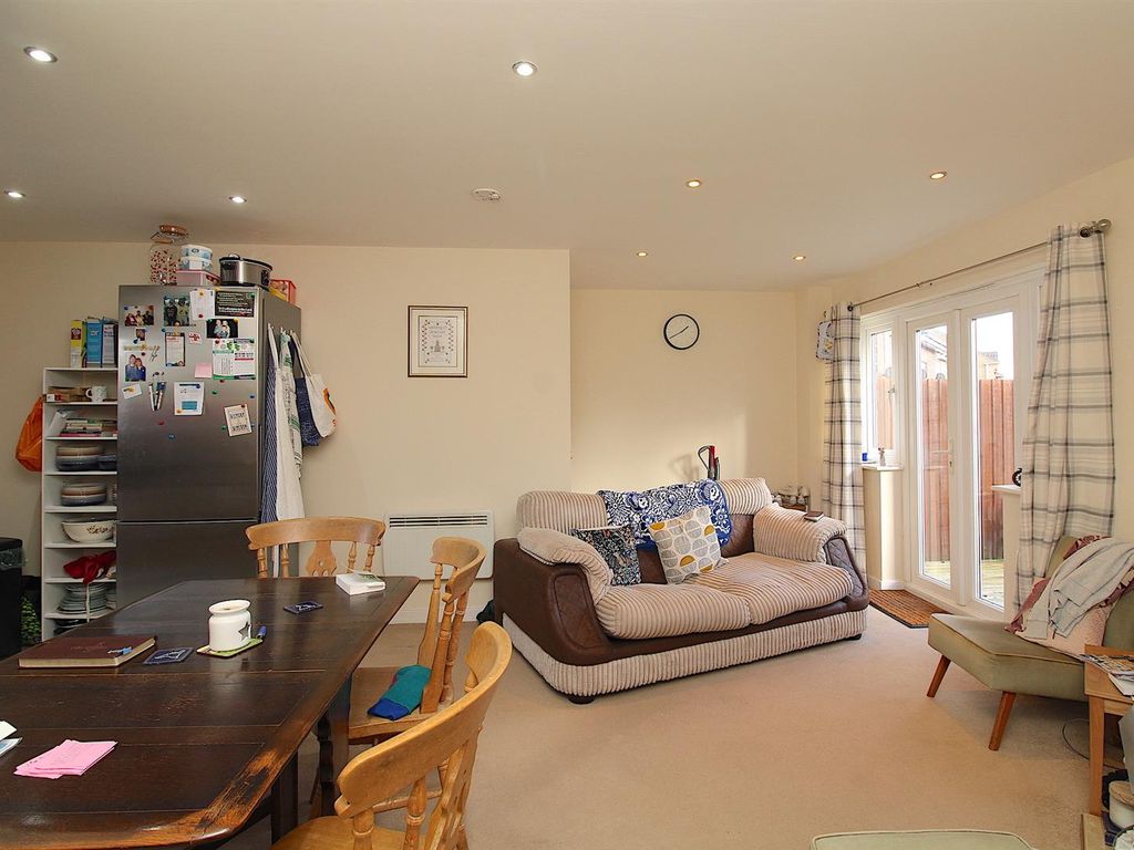 2 bed flat for sale in Tuffleys Way, Thorpe Astley LE3, £160,000