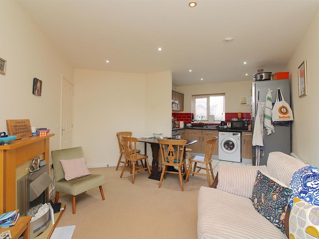 2 bed flat for sale in Tuffleys Way, Thorpe Astley LE3, £160,000