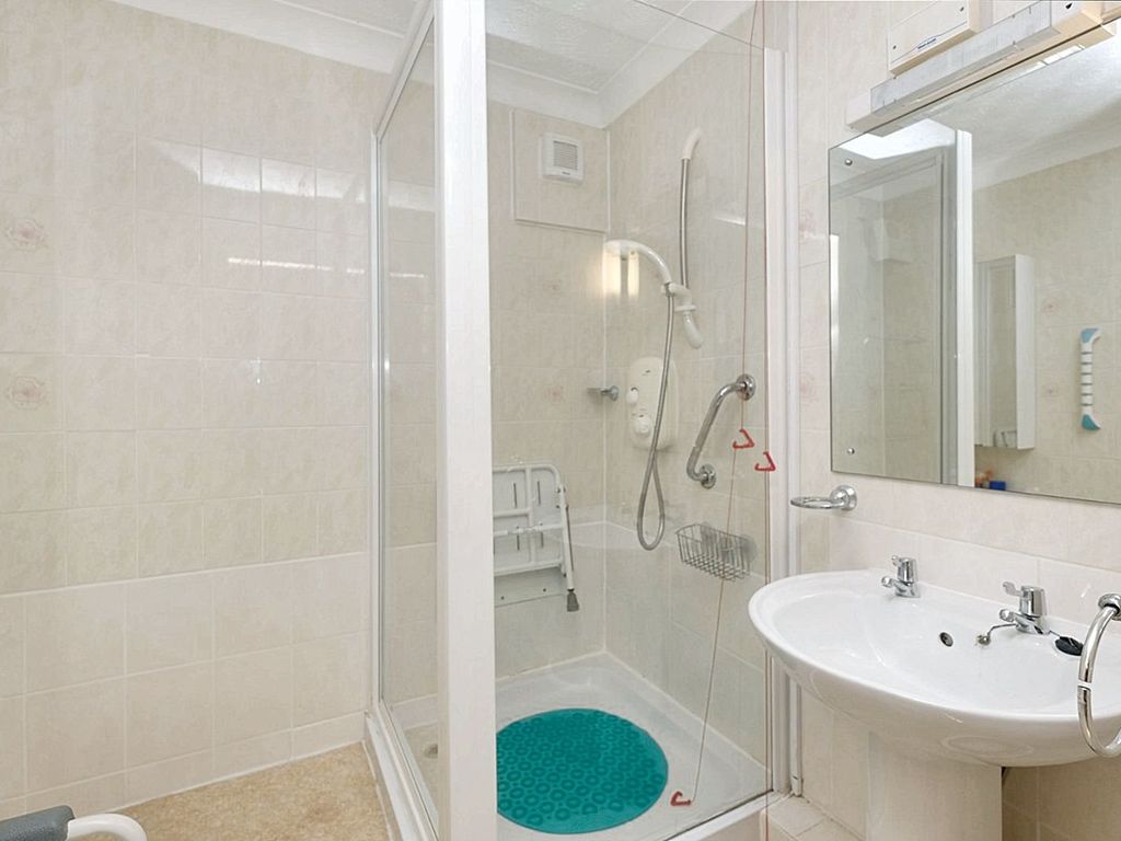 1 bed flat for sale in Liddiard Court, Belfry Drive, Wollaston, Stourbridge DY8, £110,000