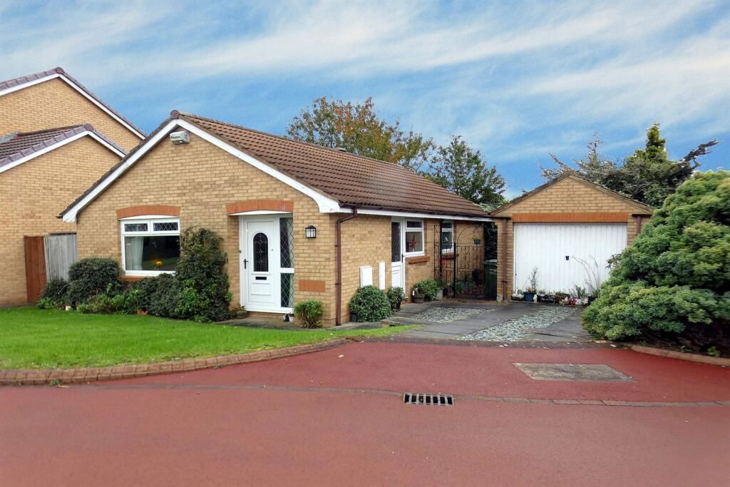 2 bed bungalow for sale in Earsdon Close, Norton, Stockton-On-Tees TS20, £220,000