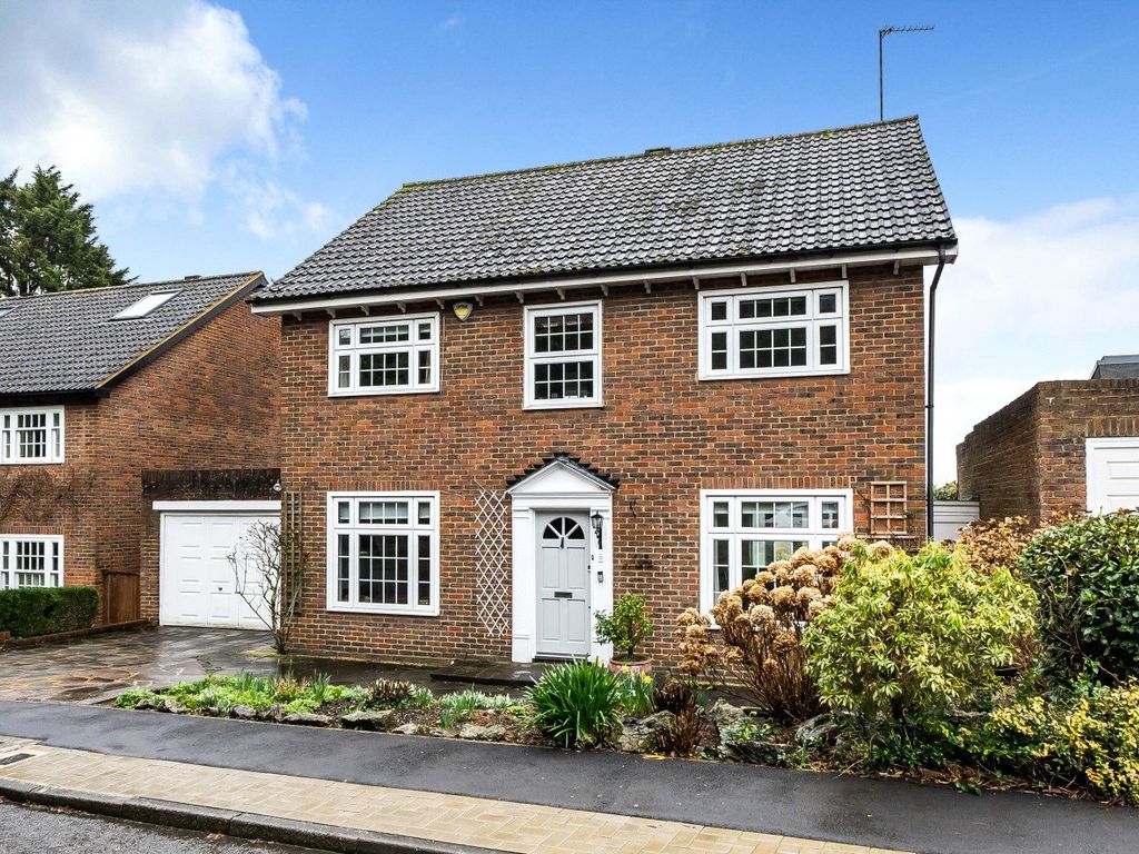 4 bed detached house for sale in Greenacre Close, Barnet, Hertfordshire EN5, £1,300,000