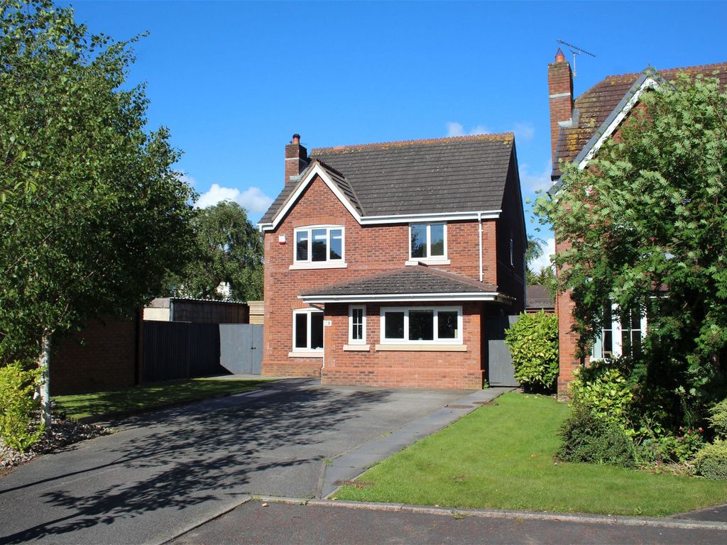 4 bed detached house for sale in Ashbrook Close, Hesketh Bank PR4, £350,000