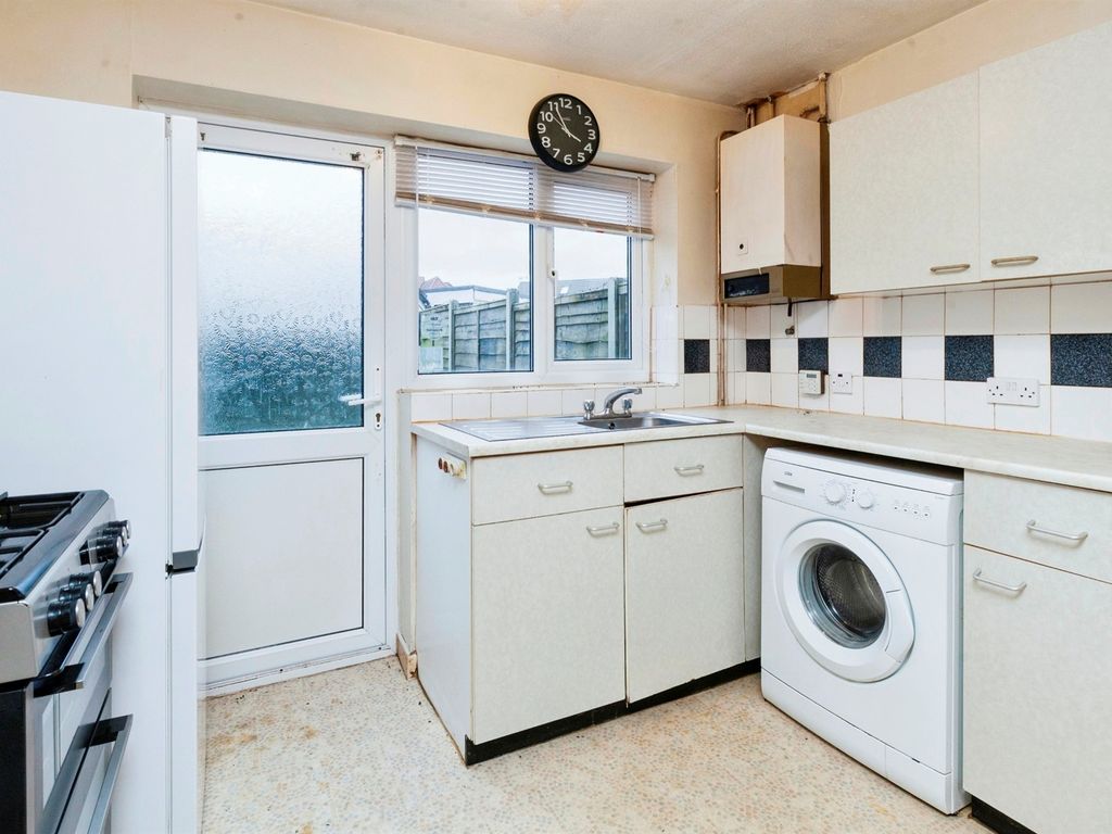 1 bed terraced house for sale in Redwood Gardens, Godolphin Road, Slough SL1, £220,000