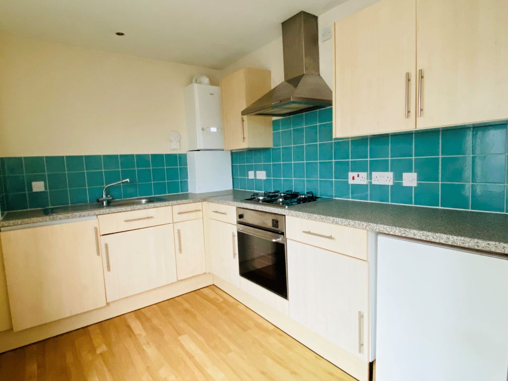 2 bed flat to rent in Denmark Road, Poole BH15, £1,100 pcm