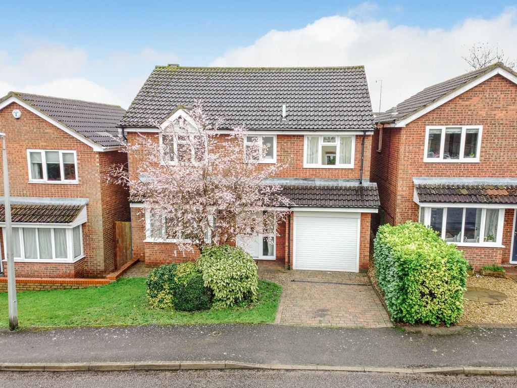 4 bed detached house for sale in Foxhill, Olney MK46, £490,000