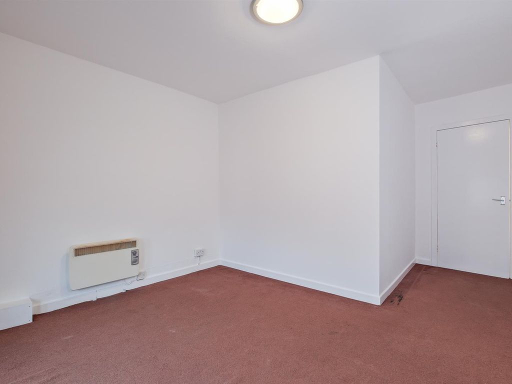 1 bed flat for sale in Kirkton Street, Carluke ML8, £33,000