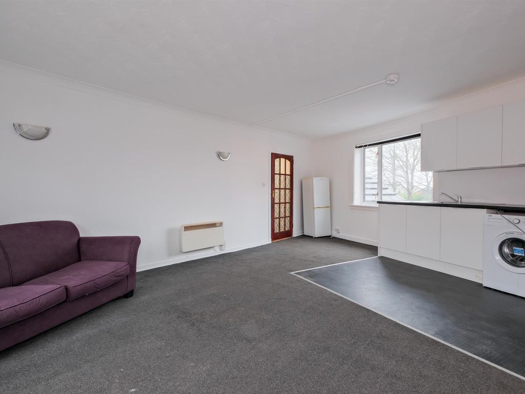 1 bed flat for sale in Kirkton Street, Carluke ML8, £33,000