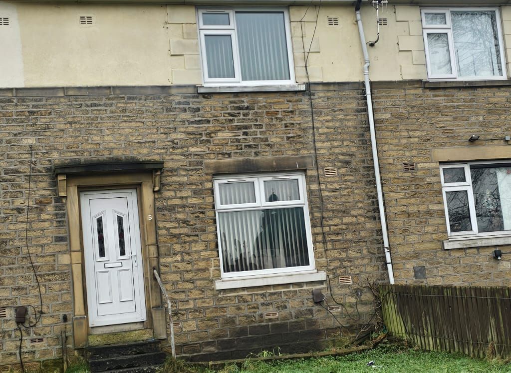 2 bed town house for sale in Canterbury Avenue, Bradford BD5, £120,000