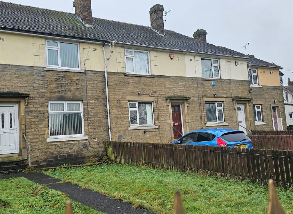 2 bed town house for sale in Canterbury Avenue, Bradford BD5, £120,000