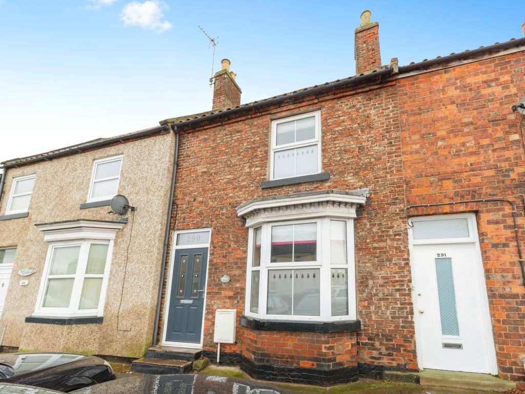 2 bed terraced house for sale in High Street, Northallerton DL7, £200,000