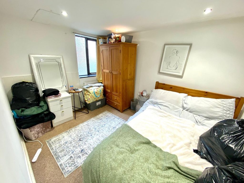 1 bed flat to rent in Barrington Street, Tiverton, Devon EX16, £625 pcm