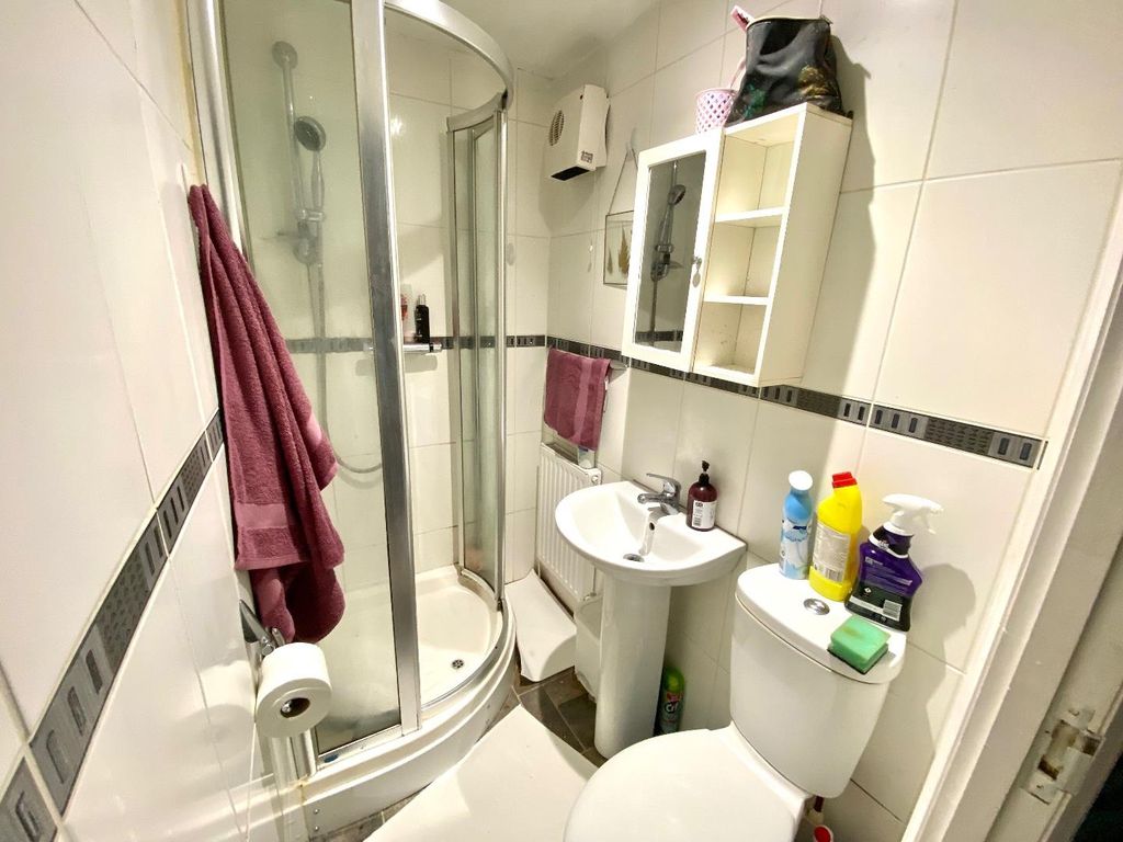 1 bed flat to rent in Barrington Street, Tiverton, Devon EX16, £625 pcm