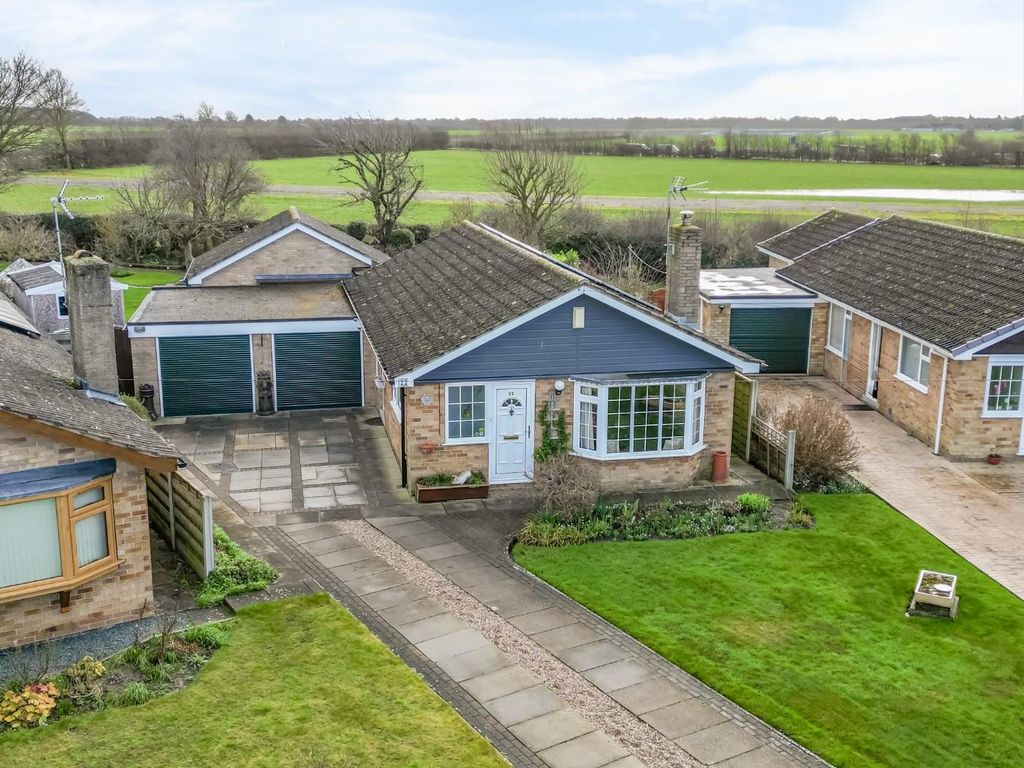 3 bed detached bungalow for sale in Southfield Close, Rufforth, York YO23, £450,000