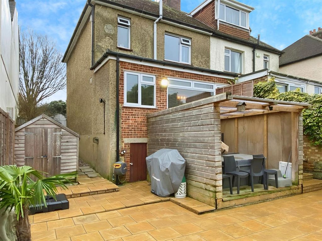 3 bed property for sale in City Way, Rochester ME1, £425,000