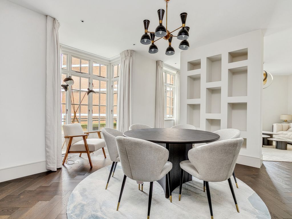 2 bed flat for sale in Rutland Gate, London SW7, £3,150,000