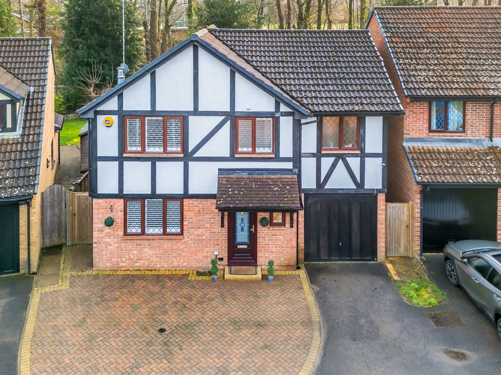 4 bed detached house for sale in Drayhorse Drive, Bagshot, Surrey GU19, £695,000