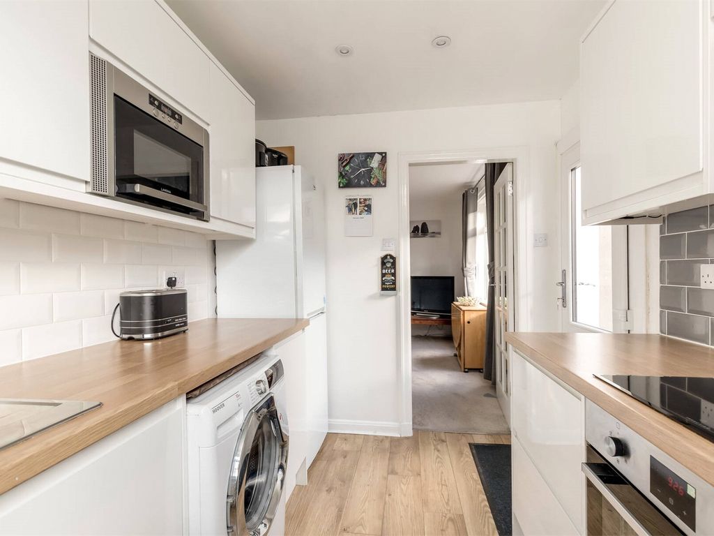 2 bed flat for sale in Balcarres Street, Morningside, Edinburgh EH10, £290,000