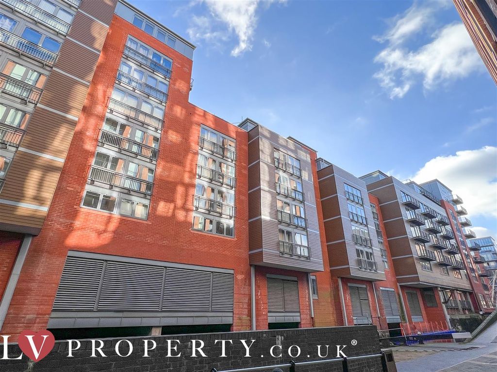 2 bed flat to rent in Islington Gates, Fleet Street, Birmingham B3, £1,400 pcm