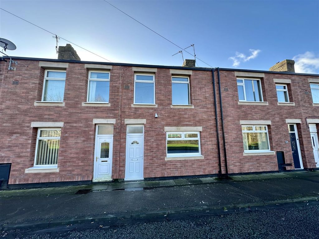 3 bed property for sale in West Chilton Terrace, Chilton, Ferryhill DL17, £55,000