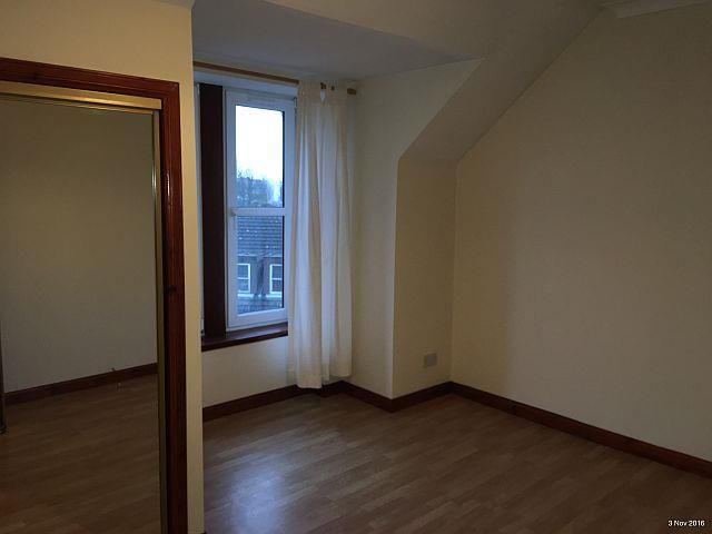 2 bed flat to rent in 2C, Hamilton Street, Carluke ML8, £625 pcm