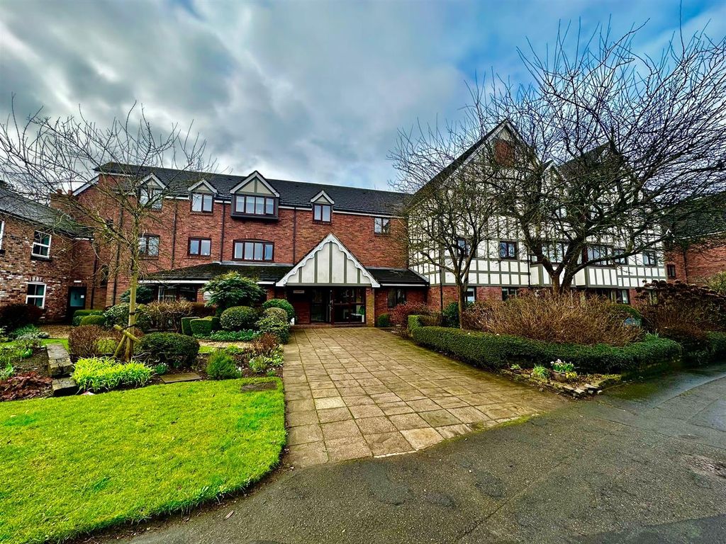 1 bed flat for sale in King Edward Road, Knutsford WA16, £150,000