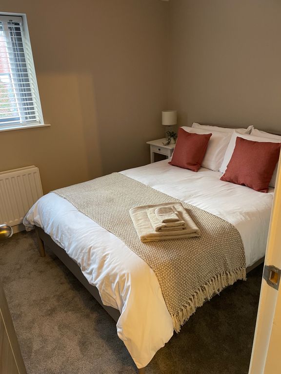 2 bed flat to rent in San Souci Park, Belfast BT9, £1,500 pcm