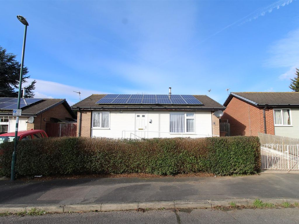 2 bed bungalow for sale in Glenbrook Crescent, Nottingham NG8, £175,000