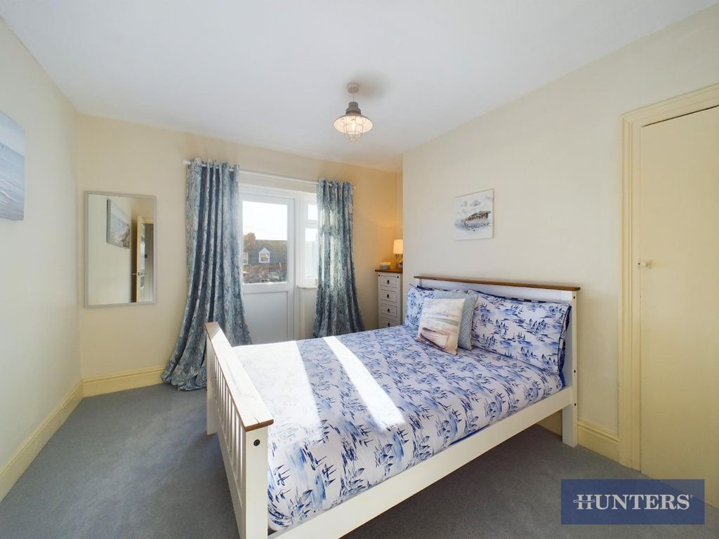 2 bed flat for sale in Rutland Street, Filey YO14, £150,000