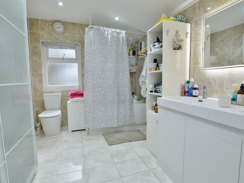 3 bed property for sale in Thorpe Road, London E7, £650,000