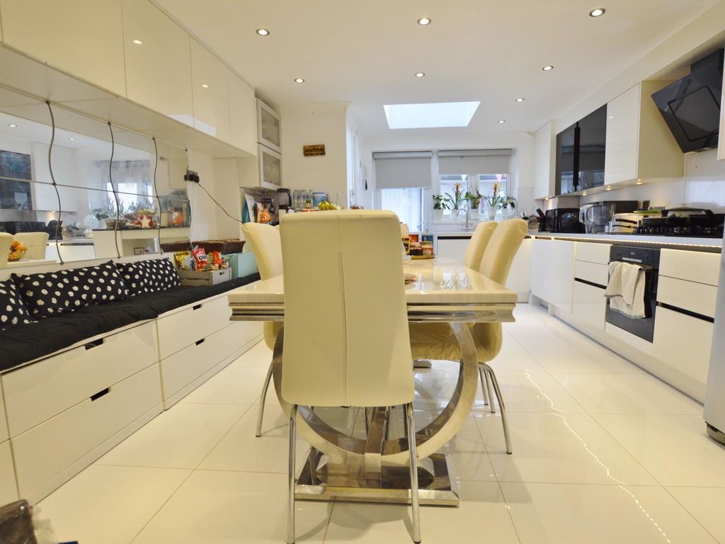 3 bed property for sale in Thorpe Road, London E7, £650,000