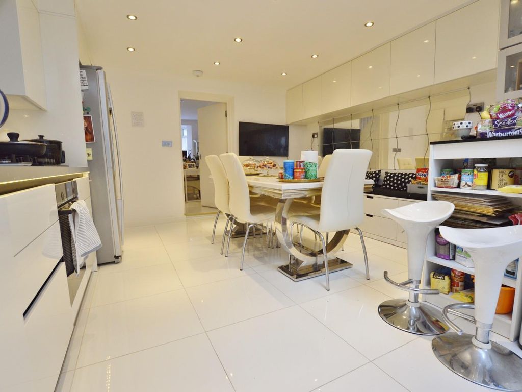 3 bed property for sale in Thorpe Road, London E7, £650,000