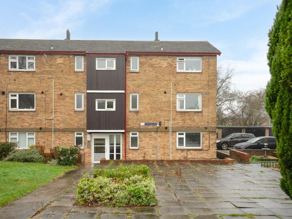 1 bed flat for sale in Lindsey Avenue, York YO26, £145,000