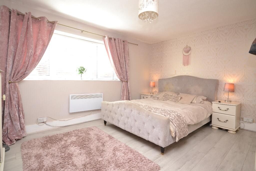 2 bed flat for sale in Stortford Hall Park, Bishop's Stortford CM23, £265,000