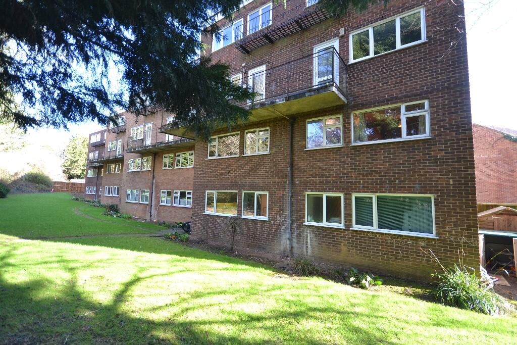 2 bed flat for sale in Stortford Hall Park, Bishop's Stortford CM23, £265,000