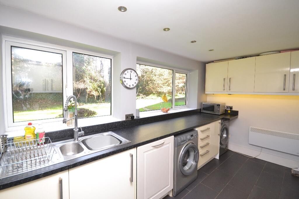 2 bed flat for sale in Stortford Hall Park, Bishop's Stortford CM23, £265,000