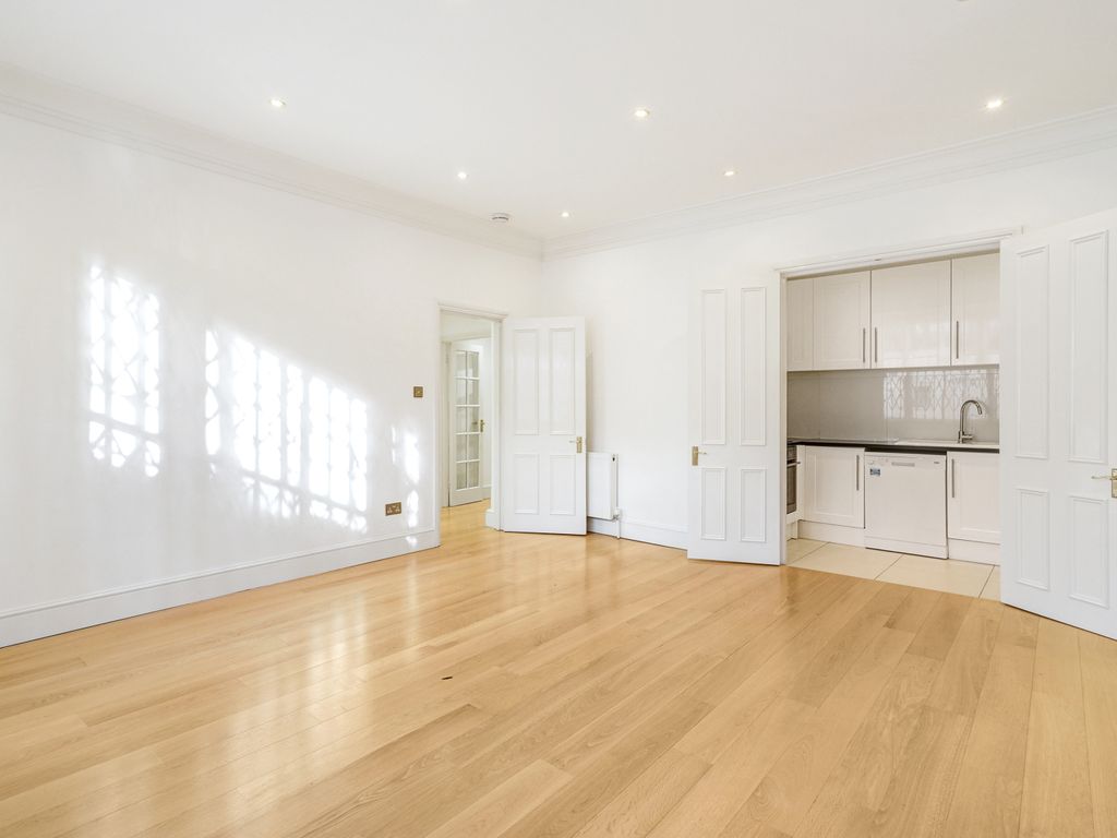 3 bed flat to rent in Cornwall Gardens, South Kensington SW7, £5,200 pcm