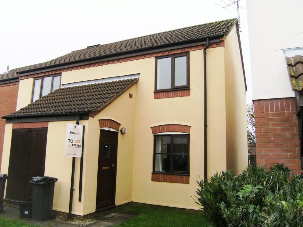 2 bed flat to rent in Commodore Croft, Hull HU1, £650 pcm