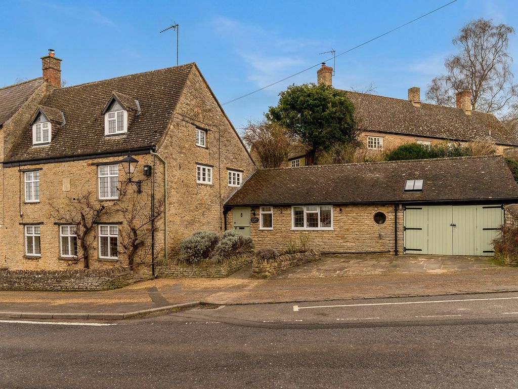 4 bed cottage for sale in Roundtown Banbury Aynho, Oxfordshire OX17, £650,000