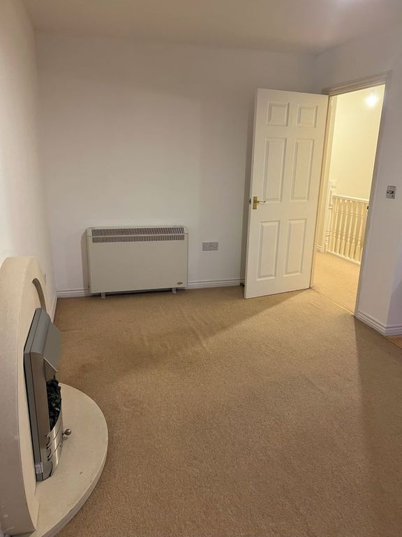 1 bed flat to rent in York Close, Rugeley WS15, £575 pcm