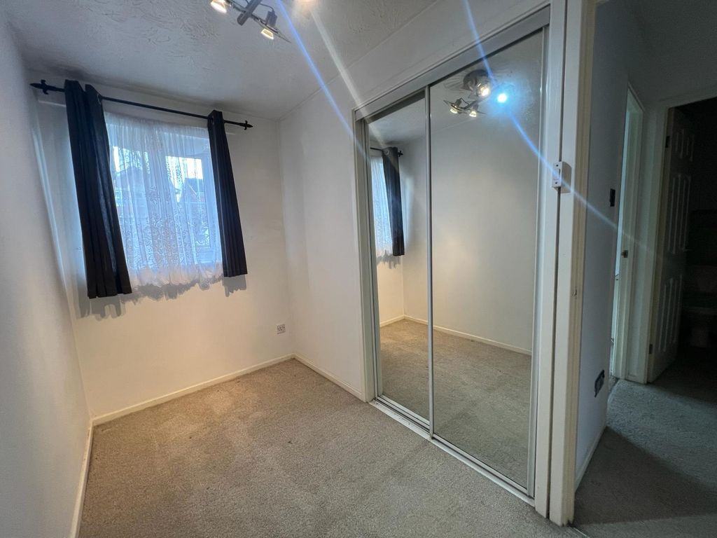 2 bed flat to rent in Weston Drive, Bradley, Bilston WV14, £825 pcm