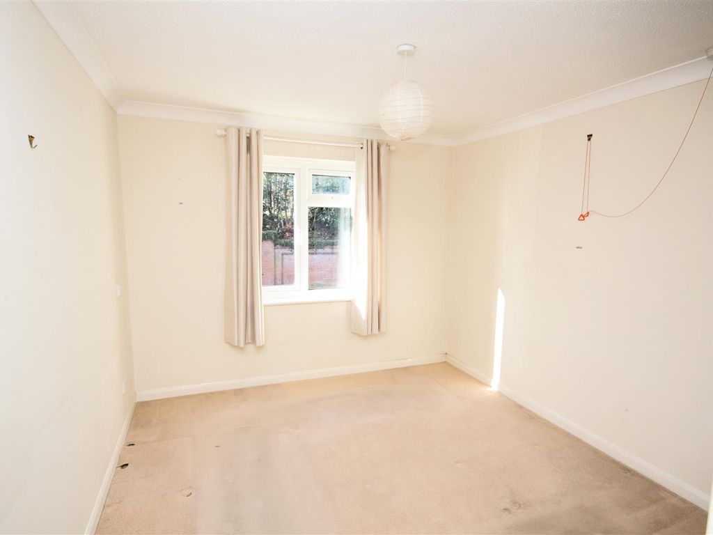 1 bed flat for sale in Forest Close, Chislehurst BR7, £95,000