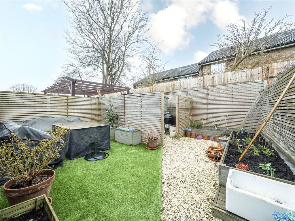 3 bed flat for sale in Valley Road, London SW16, £700,000