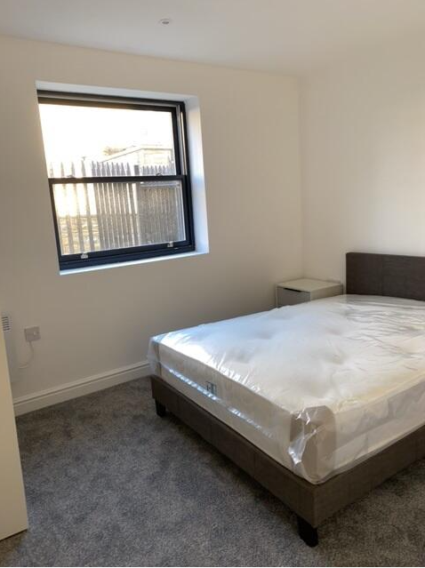 2 bed flat to rent in Eldon Place, Bradford BD1, £725 pcm